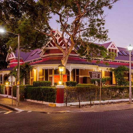 Roosenwijn Guesthouse Стеленбош Екстериор снимка