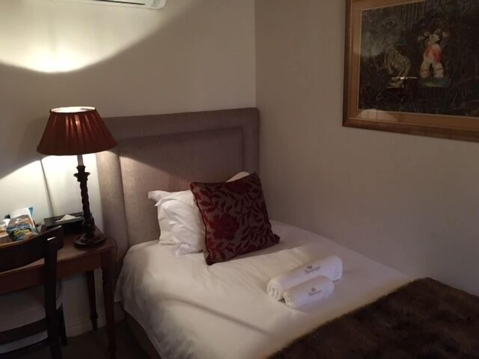 Roosenwijn Guesthouse Стеленбош Екстериор снимка