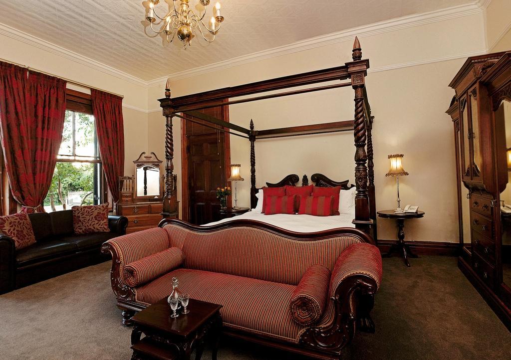 Roosenwijn Guesthouse Стеленбош Екстериор снимка