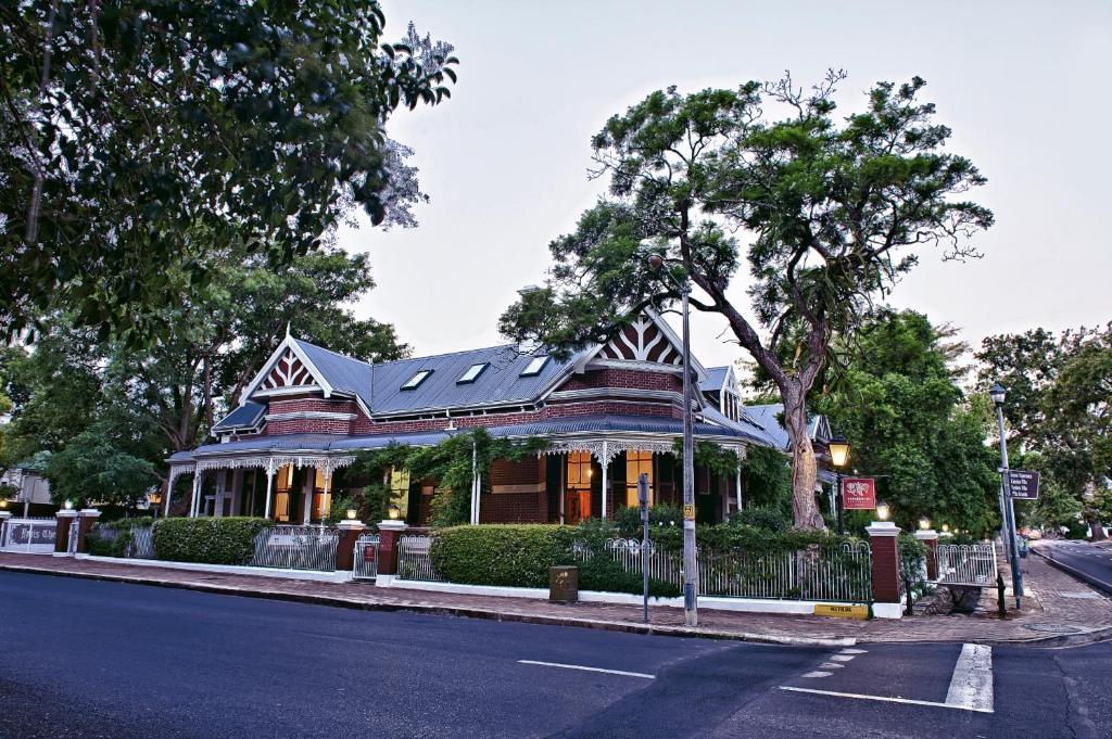 Roosenwijn Guesthouse Стеленбош Екстериор снимка
