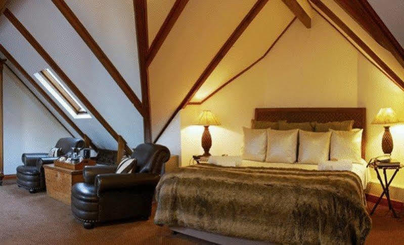 Roosenwijn Guesthouse Стеленбош Екстериор снимка