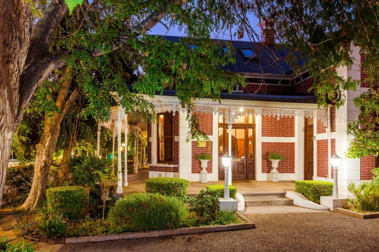 Roosenwijn Guesthouse Стеленбош Екстериор снимка