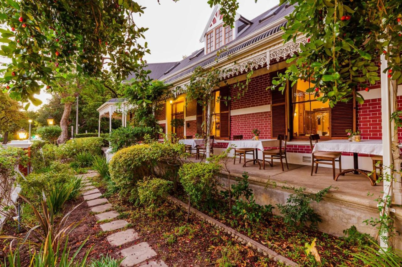 Roosenwijn Guesthouse Стеленбош Екстериор снимка