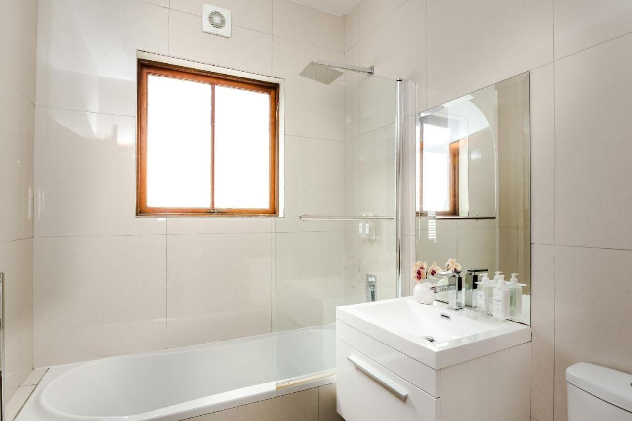 Roosenwijn Guesthouse Стеленбош Екстериор снимка