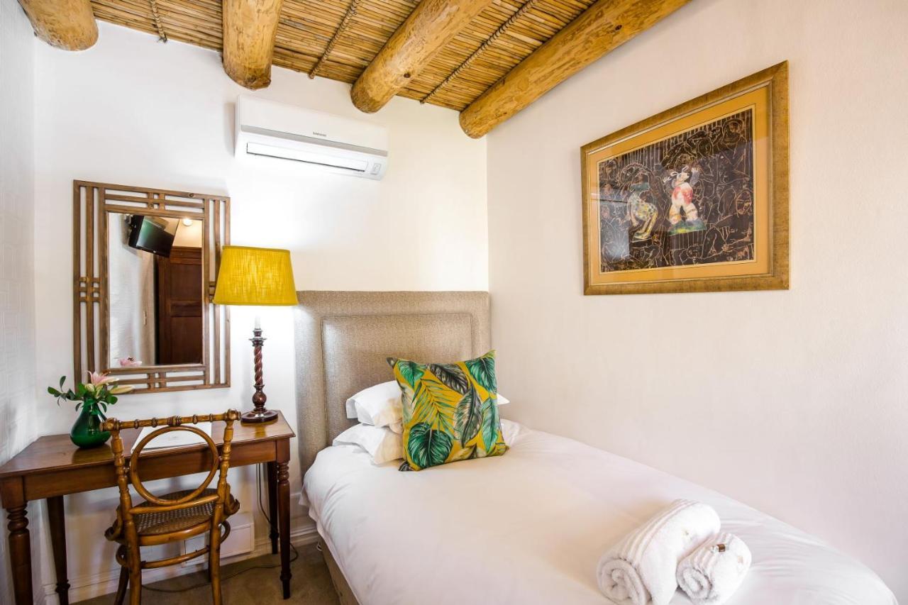 Roosenwijn Guesthouse Стеленбош Екстериор снимка