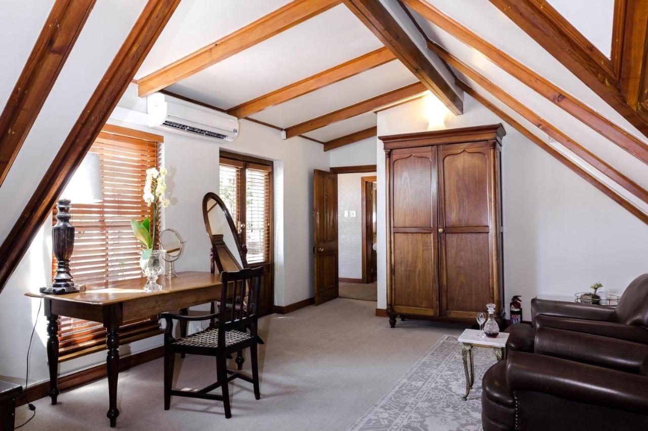 Roosenwijn Guesthouse Стеленбош Екстериор снимка
