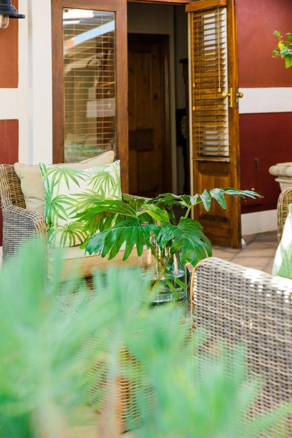 Roosenwijn Guesthouse Стеленбош Екстериор снимка